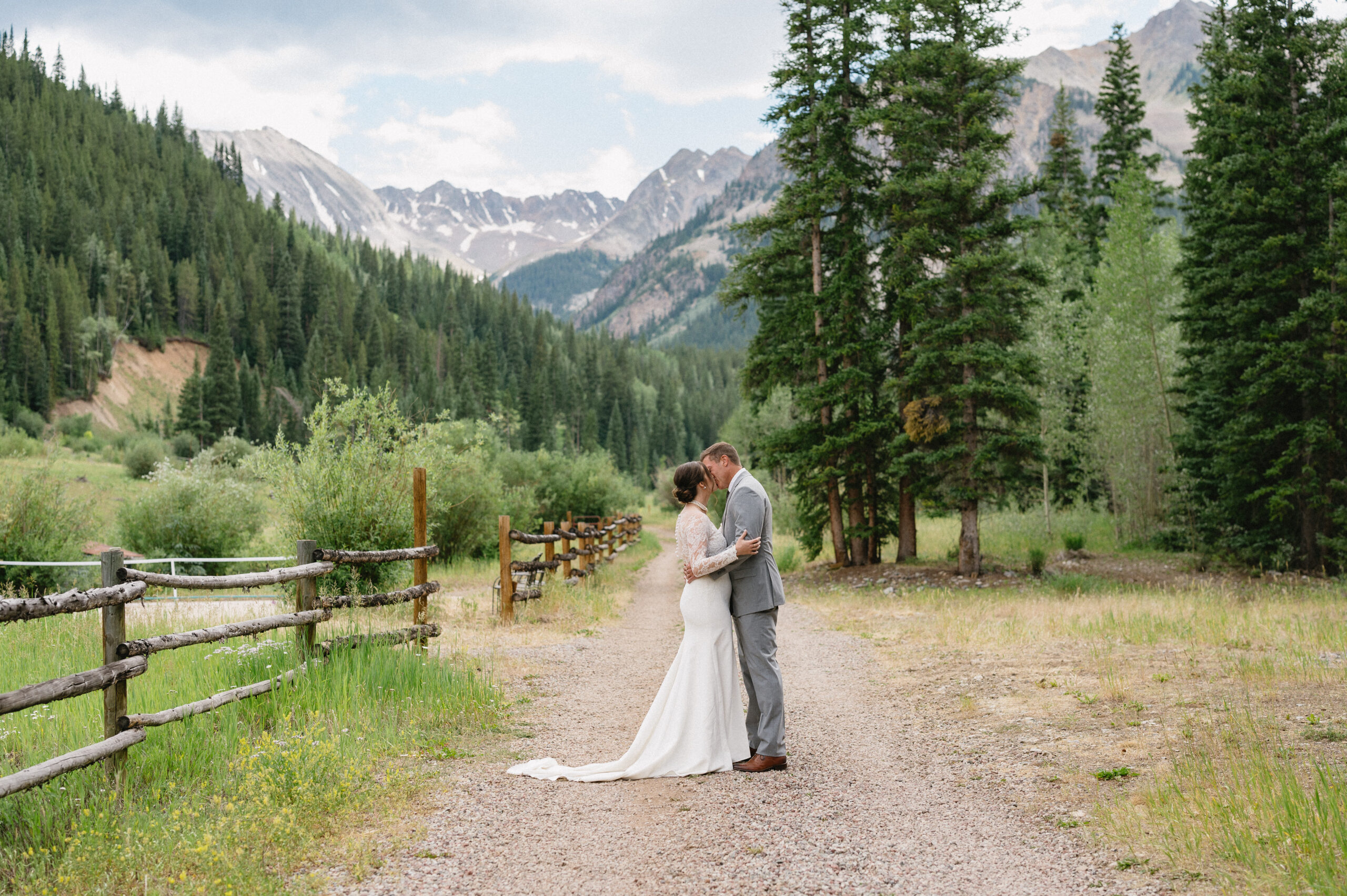 bride and groom kiss with Aspen mountains in the background